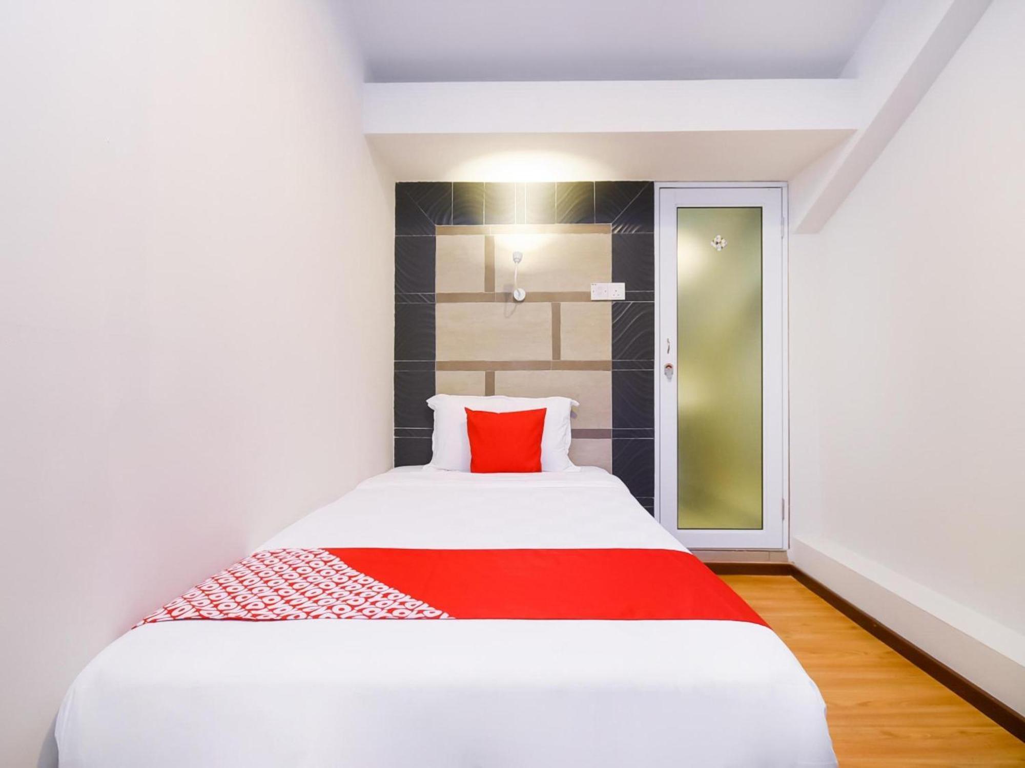 Oyo 1023 La Mirina Boutique Inn Экстерьер фото