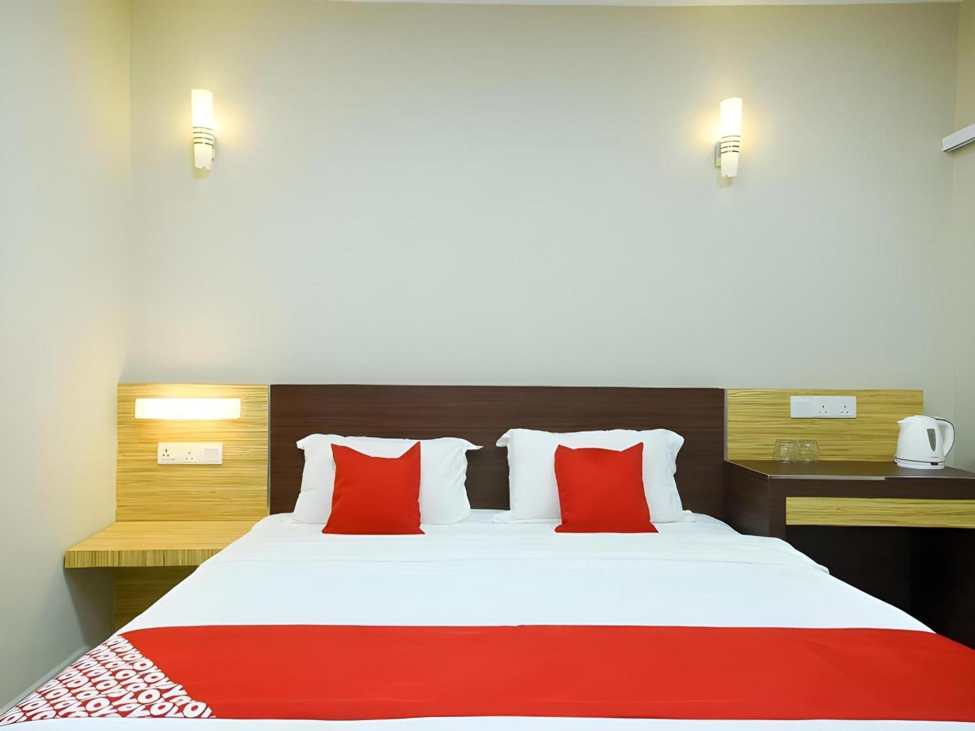Oyo 1023 La Mirina Boutique Inn Экстерьер фото